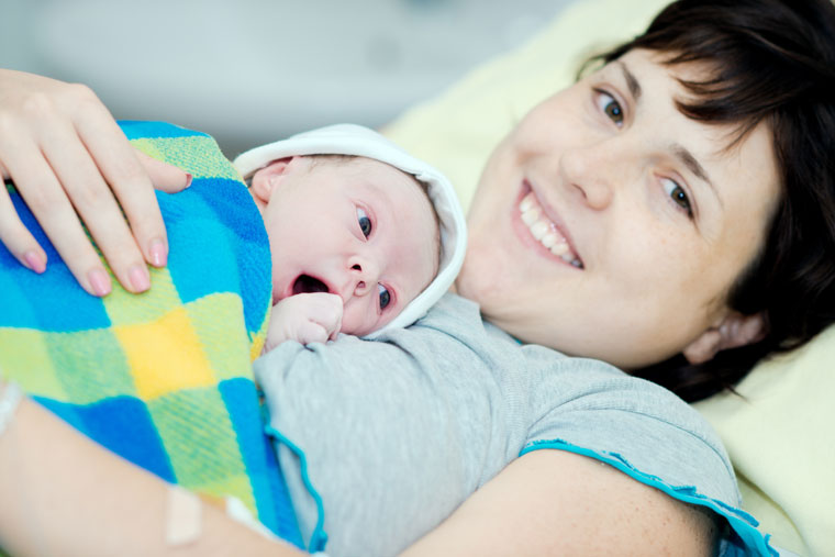 Partagez les premières photos de naissance de votre enfant avec famille et amis proches