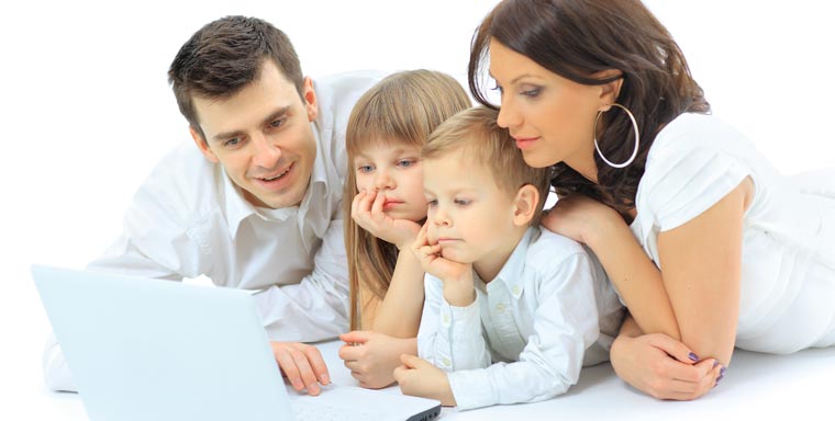 Créer un blog photo privé pour sa famille : partager ses photos en toute sécurité avec votre famille éloignée et vos amis